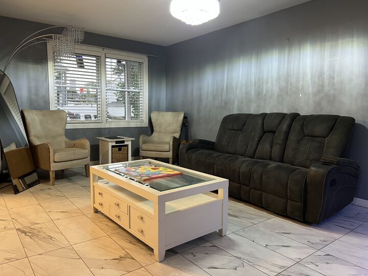 Property Photo:  39 Moffitt Street 39  CT 06606 