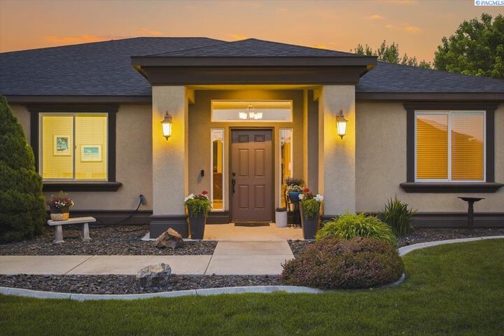 Property Photo:  2902 Sunshine Ridge Road  WA 99352 