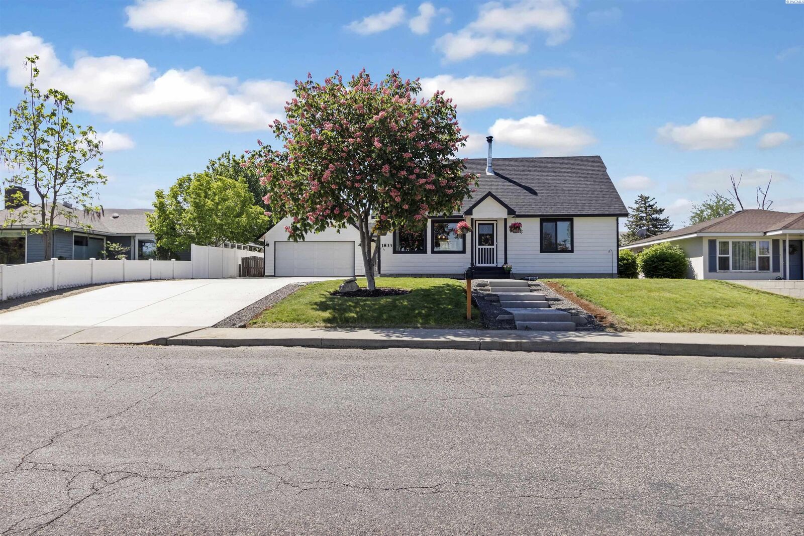 Property Photo:  1833 Benson Ave  WA 99350 