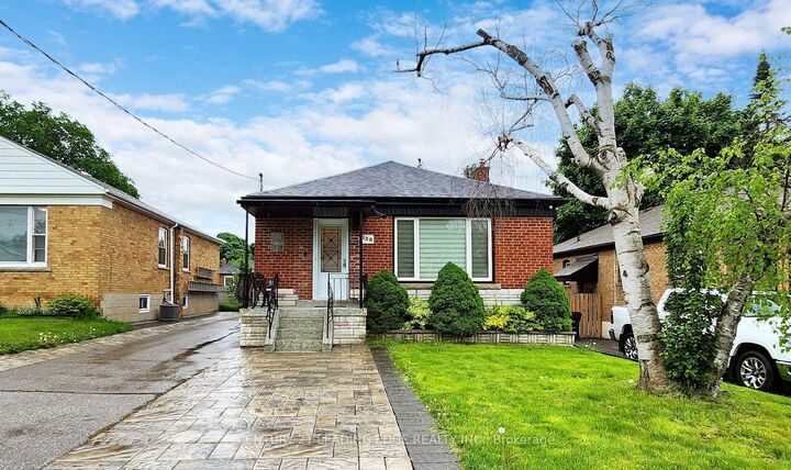 Property Photo: 138 Budea Crescent ON M1R 4W1