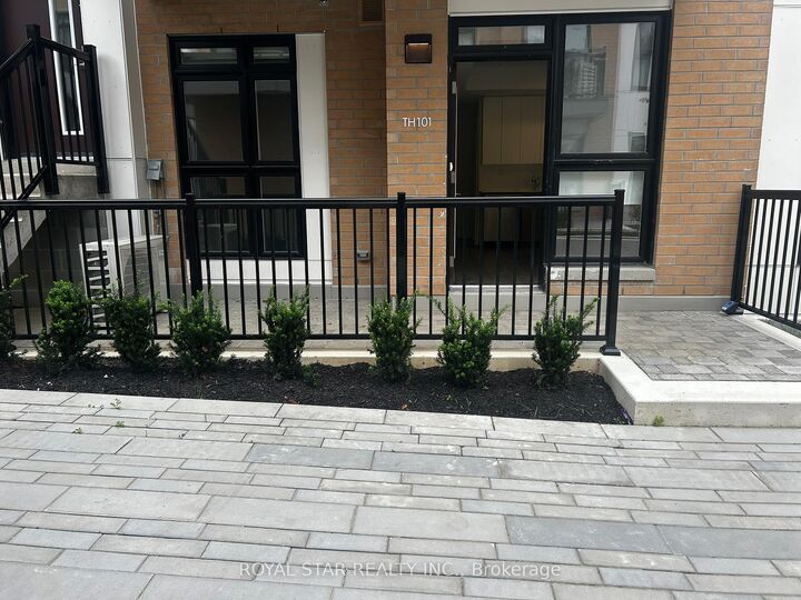 Property Photo:  155 Canon Jackson Drive Q101  ON M6M 0E1 