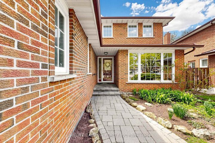 Property Photo: 6 Epping Court ON L3R 3H1