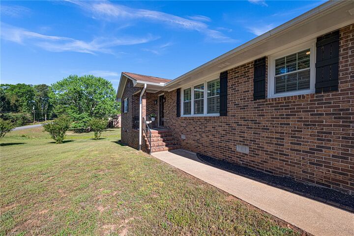 Property Photo:  105 Lowry Road  SC 29621 