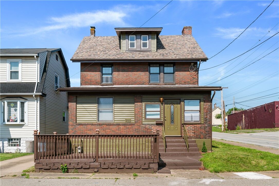 Property Photo:  200 Thomas Street  PA 15122 