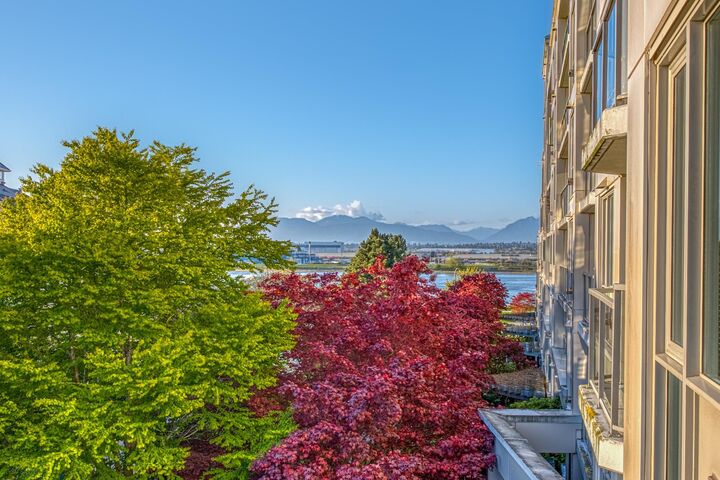 Property Photo:  5860 Dover Crescent 401  BC V7C 5S6 