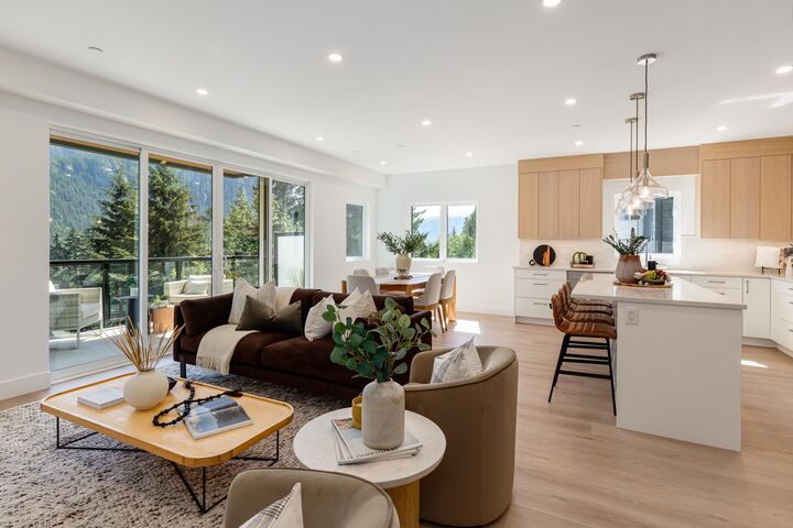 2098 Crumpit Woods Drive 1 — photo 1