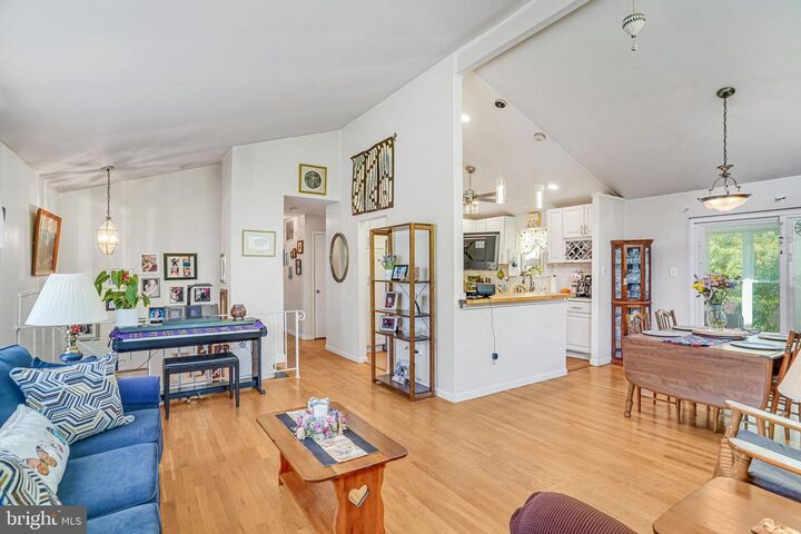 Property Photo:  8622 Kenilworth Drive  VA 22151 