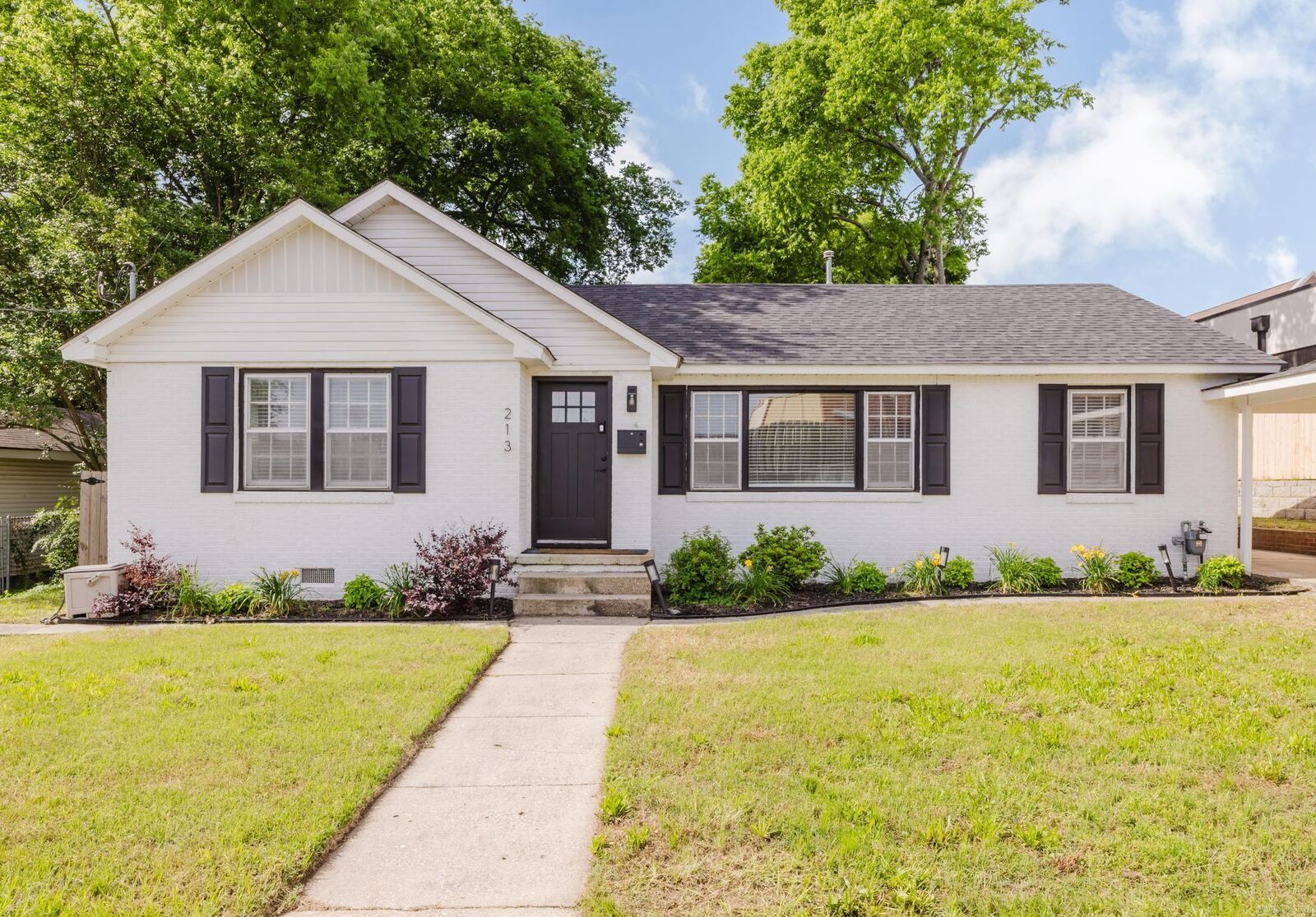 Property Photo:  213 E Narroway  AR 72015 