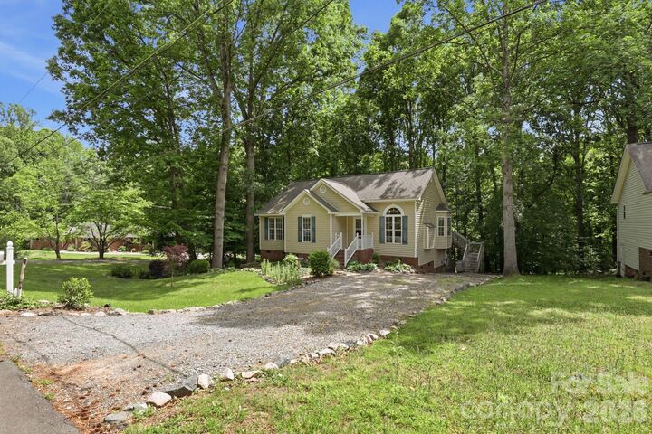Property Photo:  716 King Street  NC 28173 