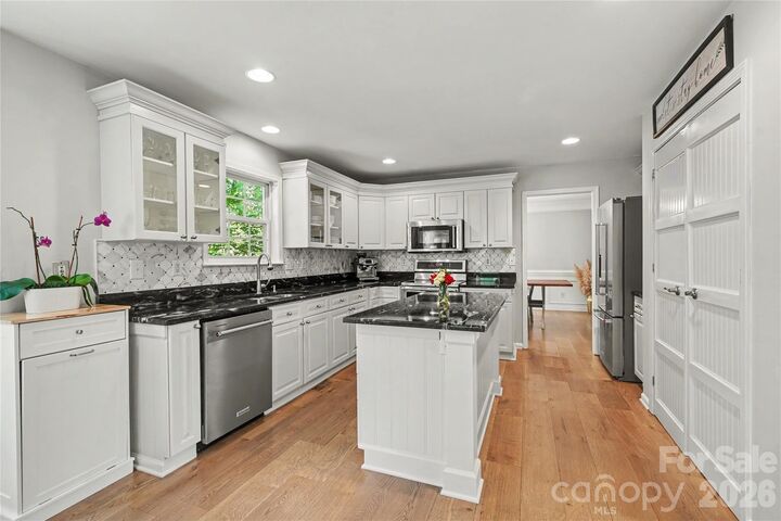 Property Photo:  9209 Morgan Glenn Drive  NC 28227 
