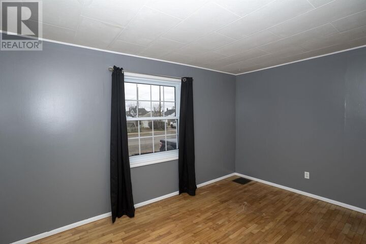 Property Photo:  288 Amelia St E  ON P7E 3Z7 