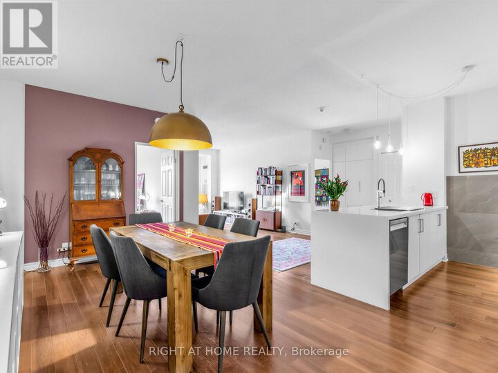 Property Photo:  11 Christie Street 406  ON M6G 4C3 