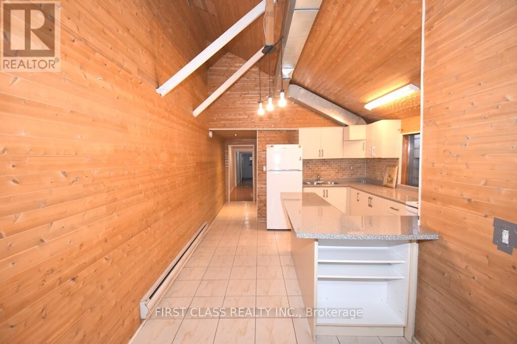 Property Photo:  192 Major Street  ON M5S 2L3 