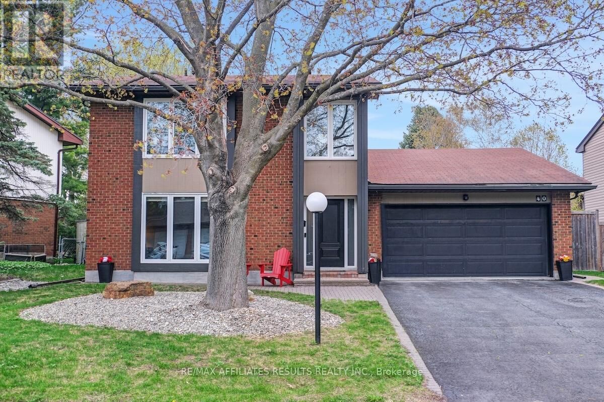 Property Photo:  40 Nanook Crescent  ON K2L 2A7 