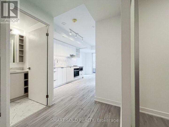 Property Photo:  252 Church Street East 1809  ON M5B 1Z2 