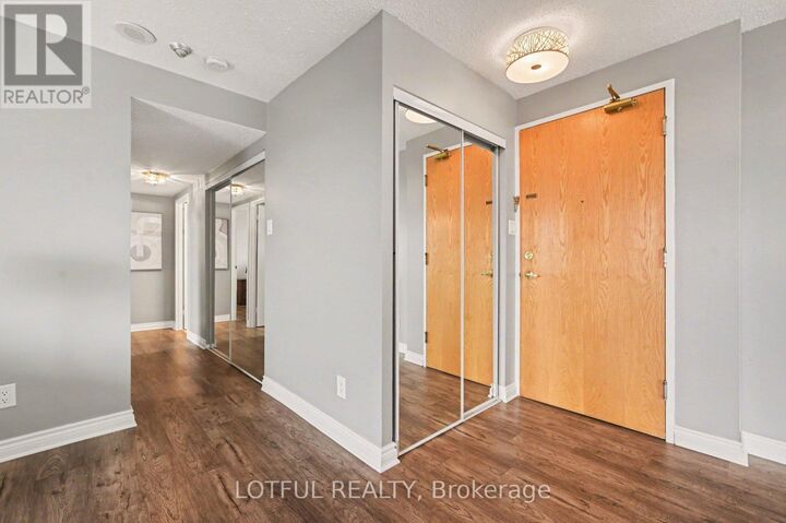 Property Photo:  2871 Richmond Road 1114  ON K2B 8M5 