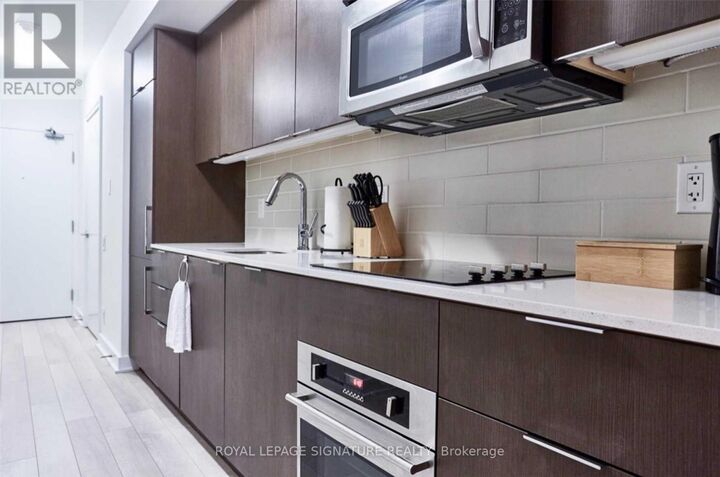 Property Photo:  5 Hanna Avenue 404  ON M6K 0B3 