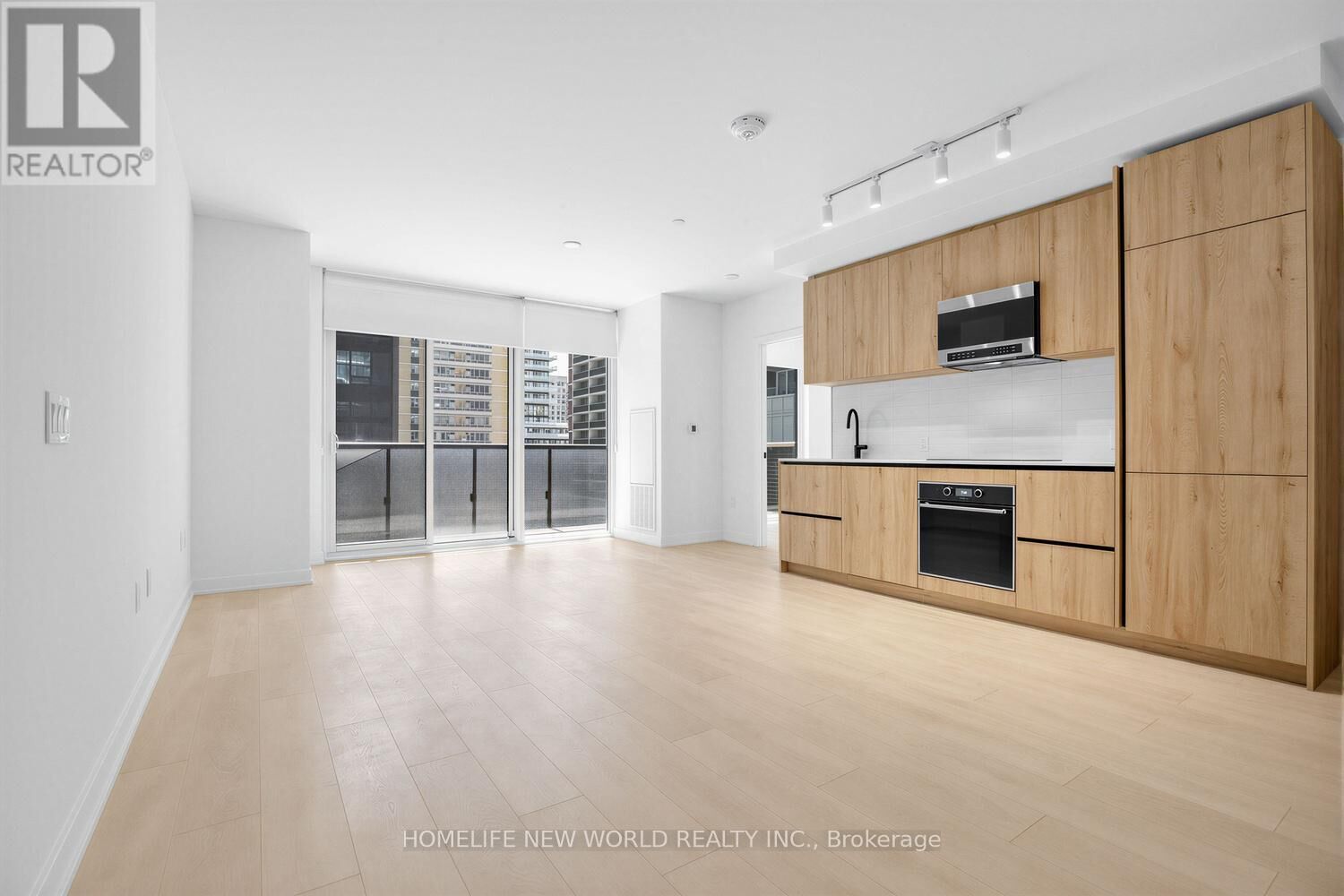 Property Photo:  117 Broadway Avenue 602  ON M4P 1V3 