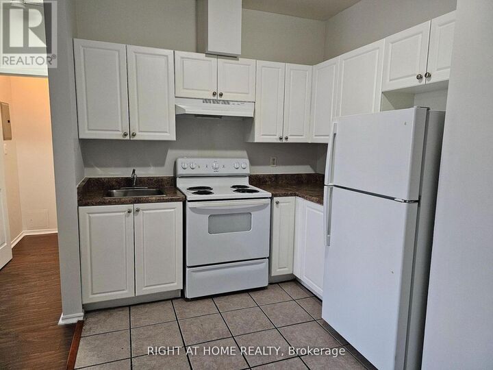 Property Photo:  1801 Eglinton Avenue West 307  ON M6E 2H7 
