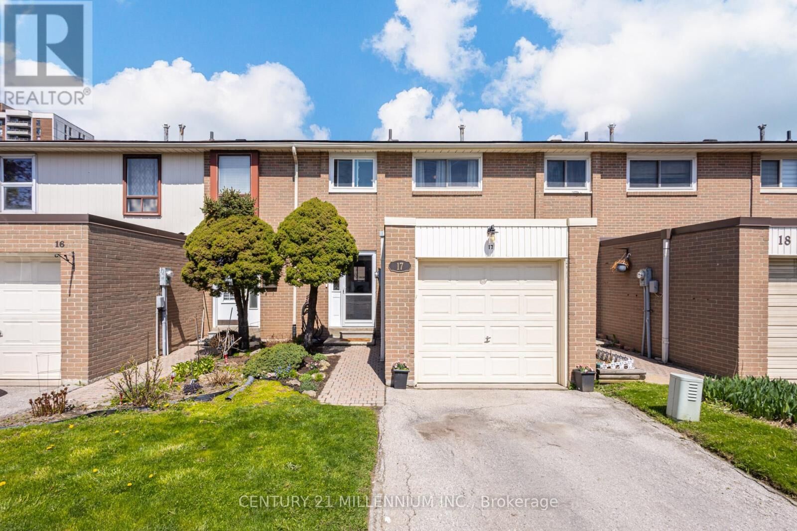 Property Photo:  17 Craigleigh Crescent 17  ON L6T 2E3 