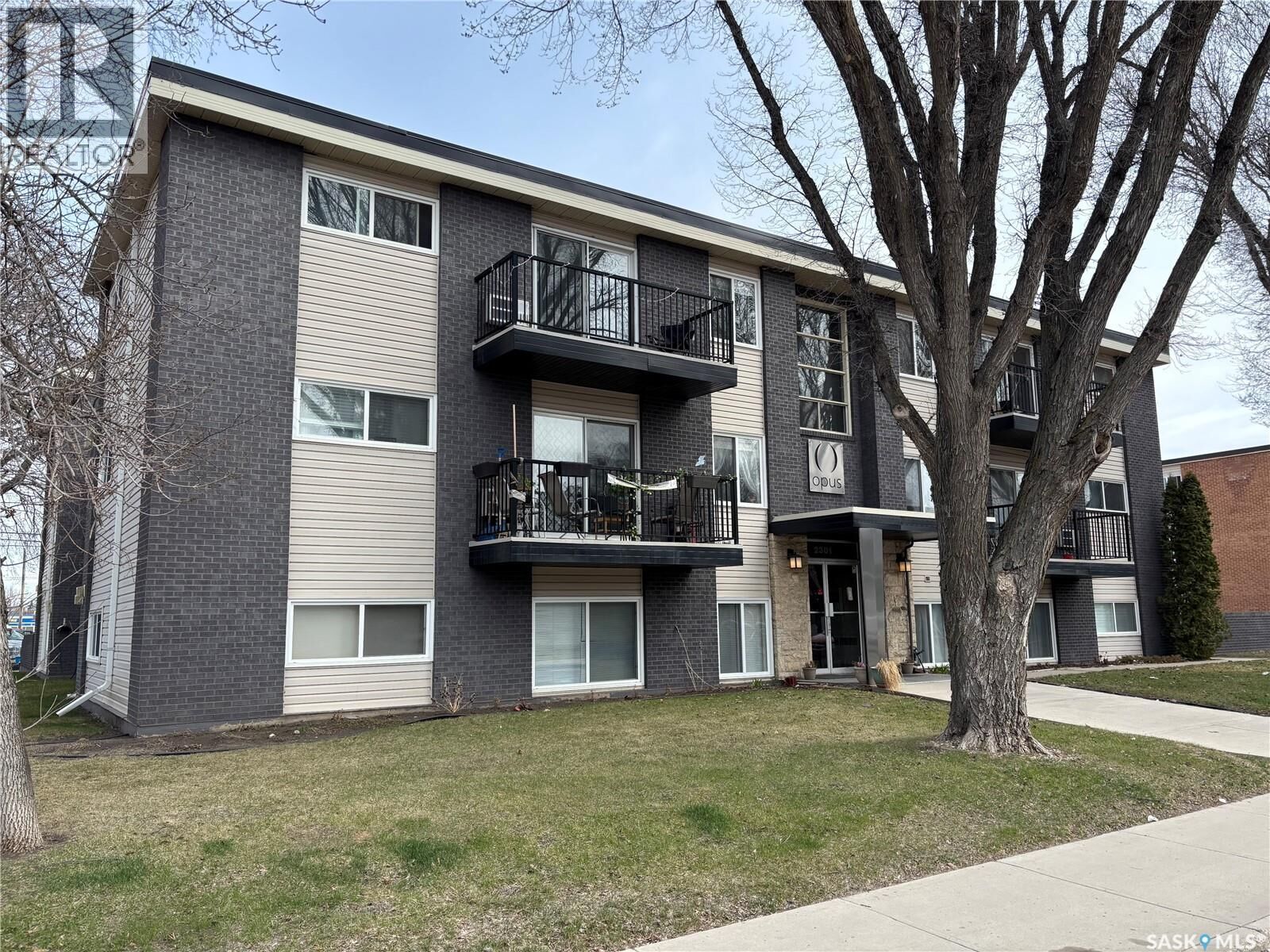 Property Photo:  2 2301 7th Street E  SK S7H 1A2 