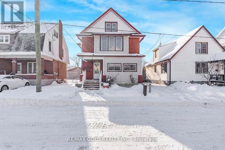 Property Photo:  23 Avenue Place 2  ON L3B 4B2 
