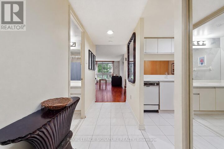Property Photo:  5 Kenneth Avenue 205  ON M2N 6M7 