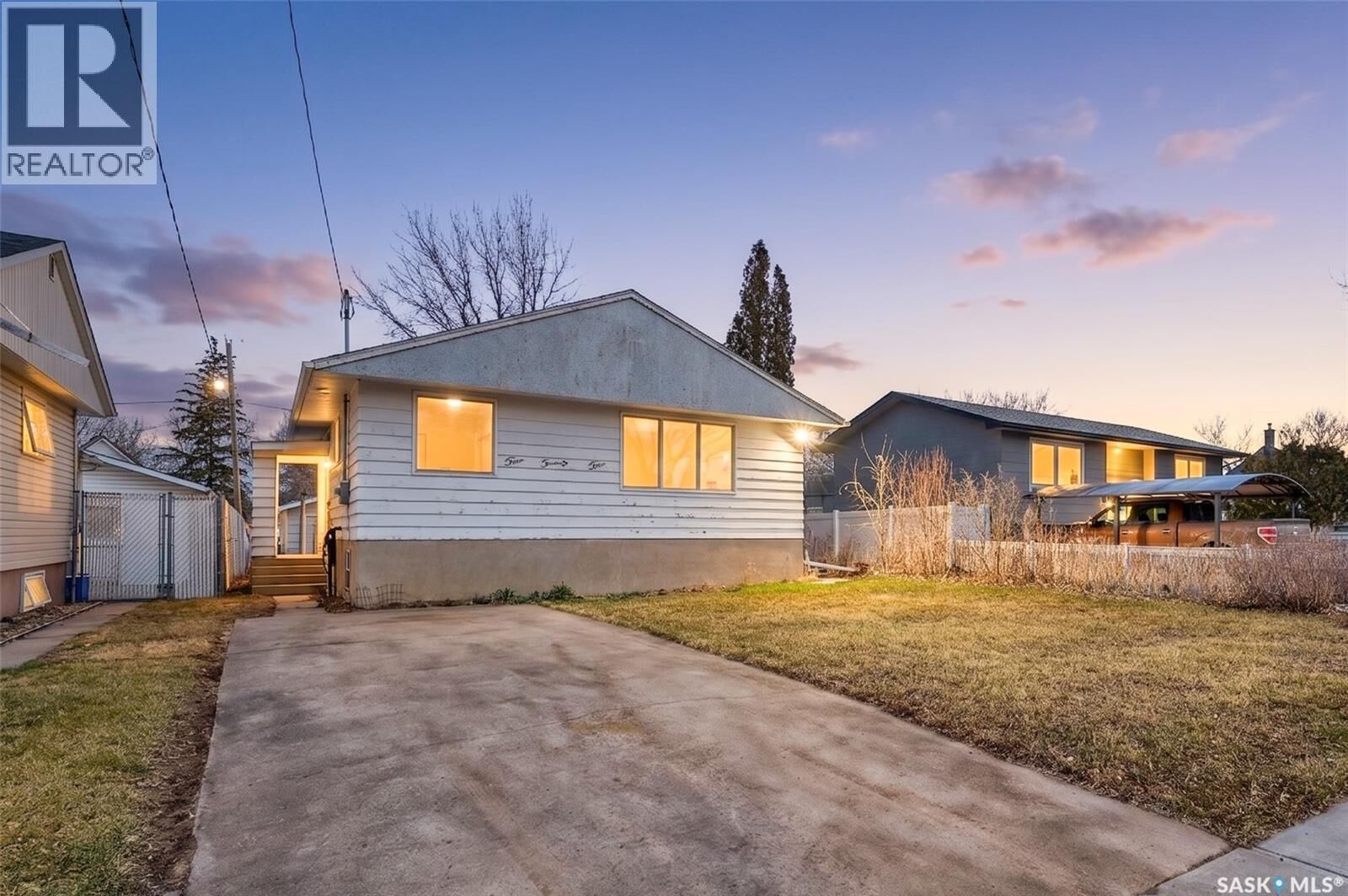 Property Photo:  328 Grandview Street W  SK S6H 5K8 