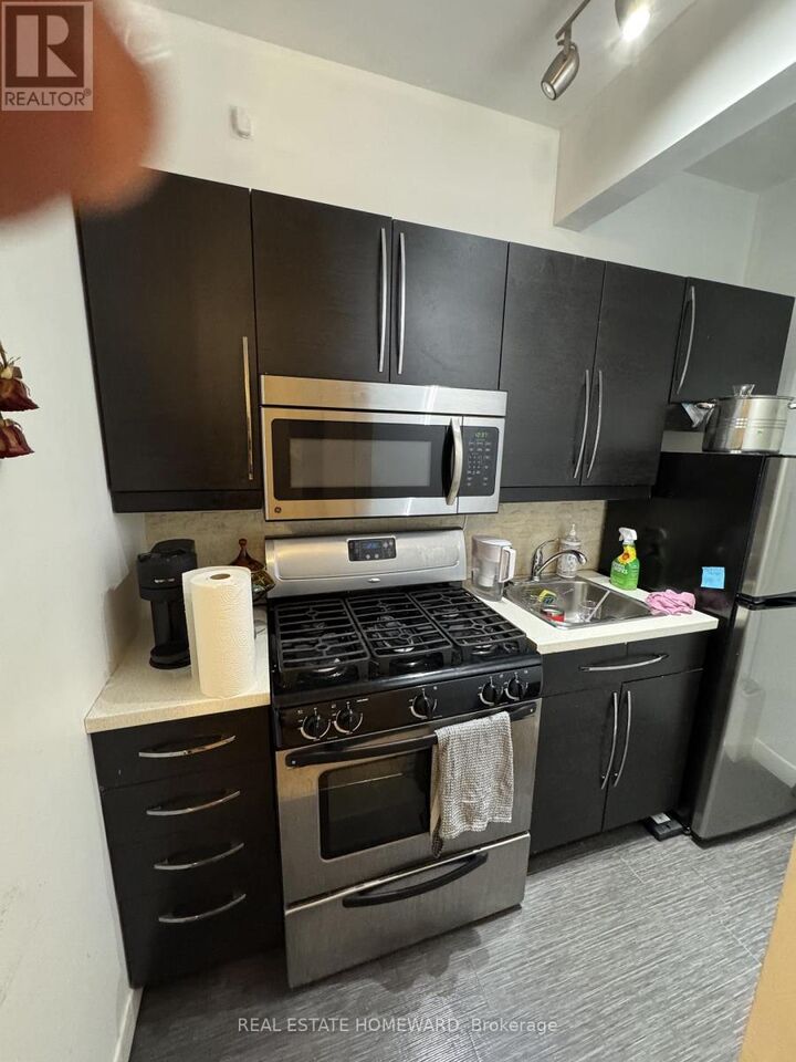 Property Photo:  426 Markham Street A3  ON M6G 2L2 
