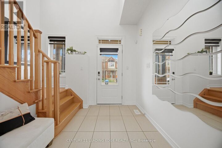 Property Photo:  106 Kempenfelt Trail  ON L7A 0Z9 
