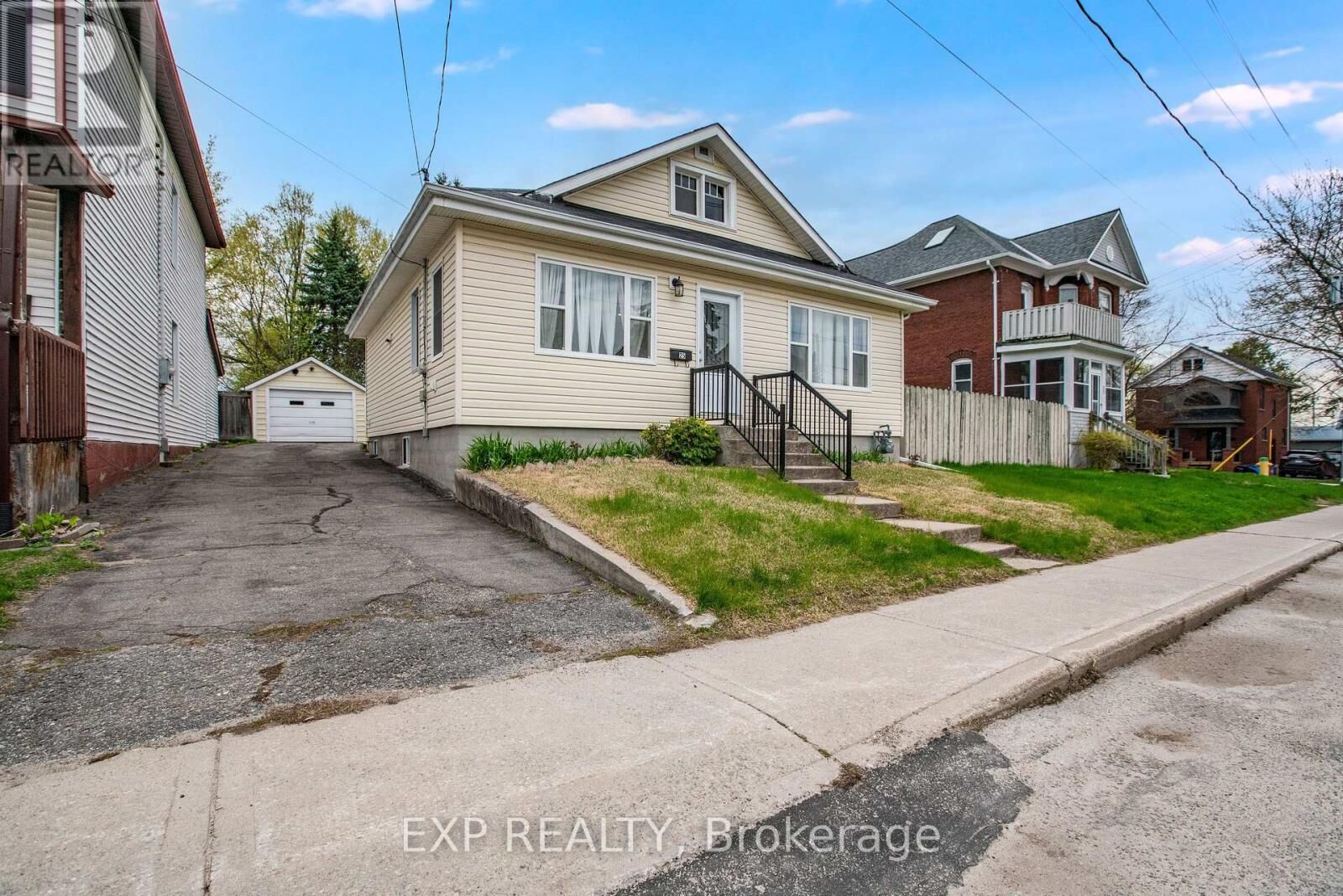 Property Photo:  25 Mary Street South  ON K7A 3P9 