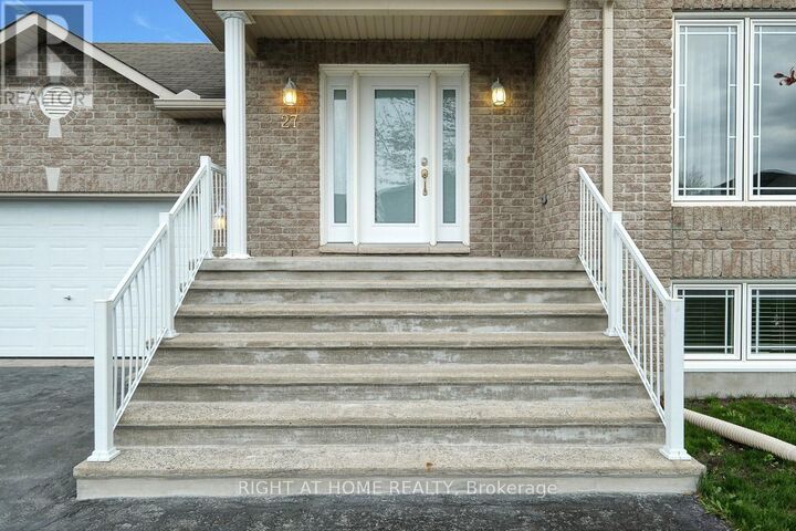 Property Photo:  27 Manoir Street  ON K0A 1W0 