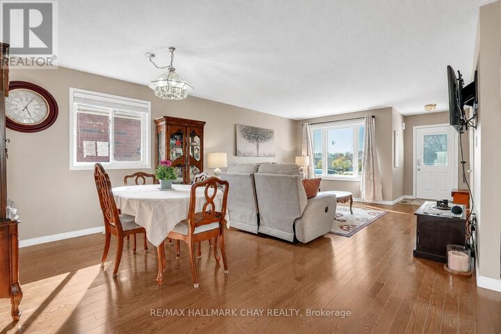 Property Photo:  35 Butternut Drive  ON L4N 0E3 