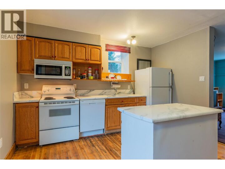 Property Photo:  1662 Columbia Avenue  BC V1R 1K2 