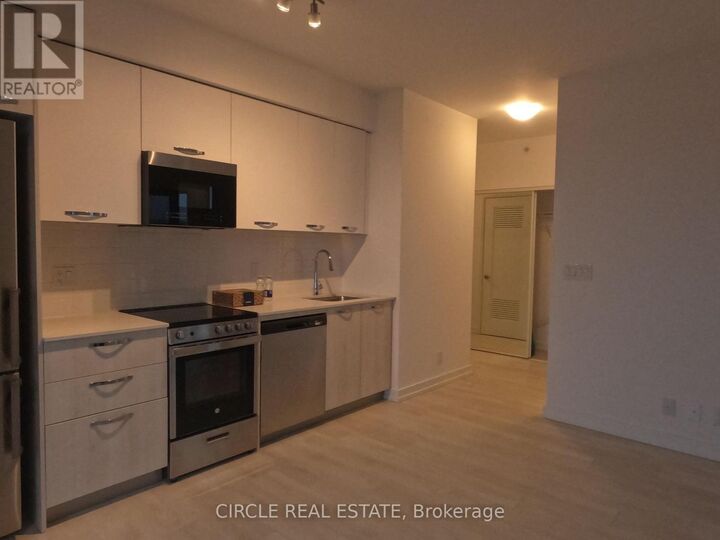 Property Photo:  75 James Street South 2414  ON L8P 4V8 