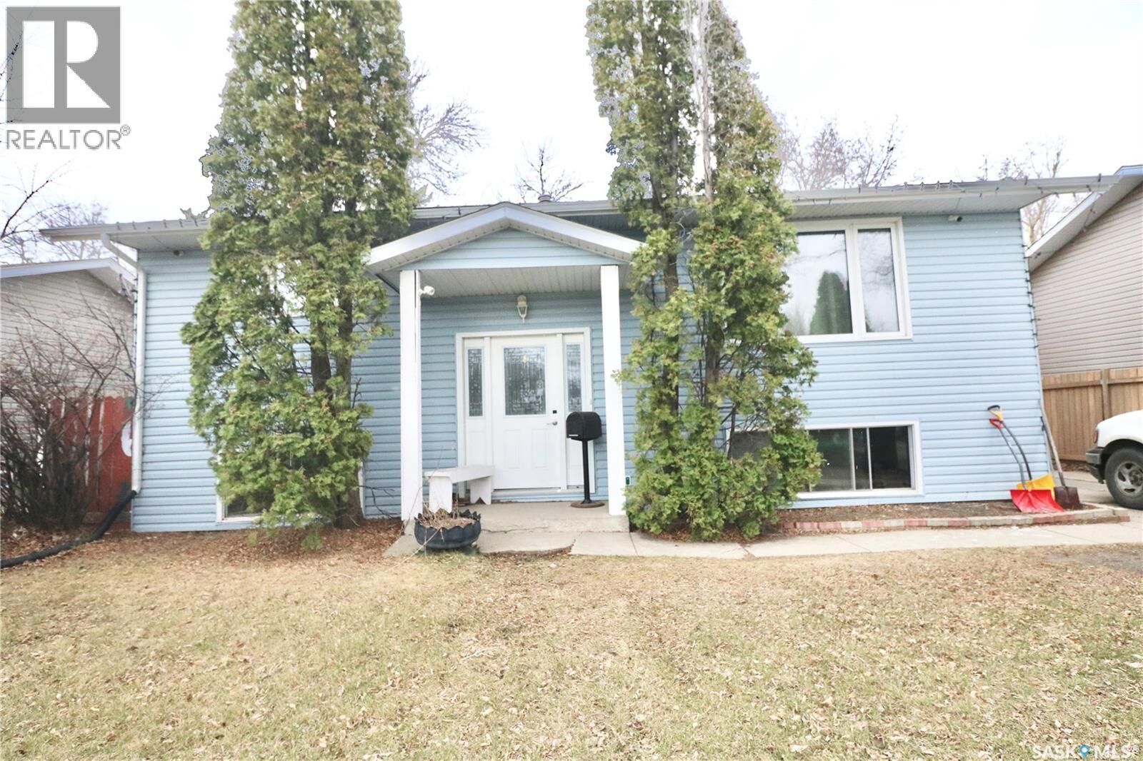 Property Photo:  6507 1st Avenue N  SK S4T 7C2 