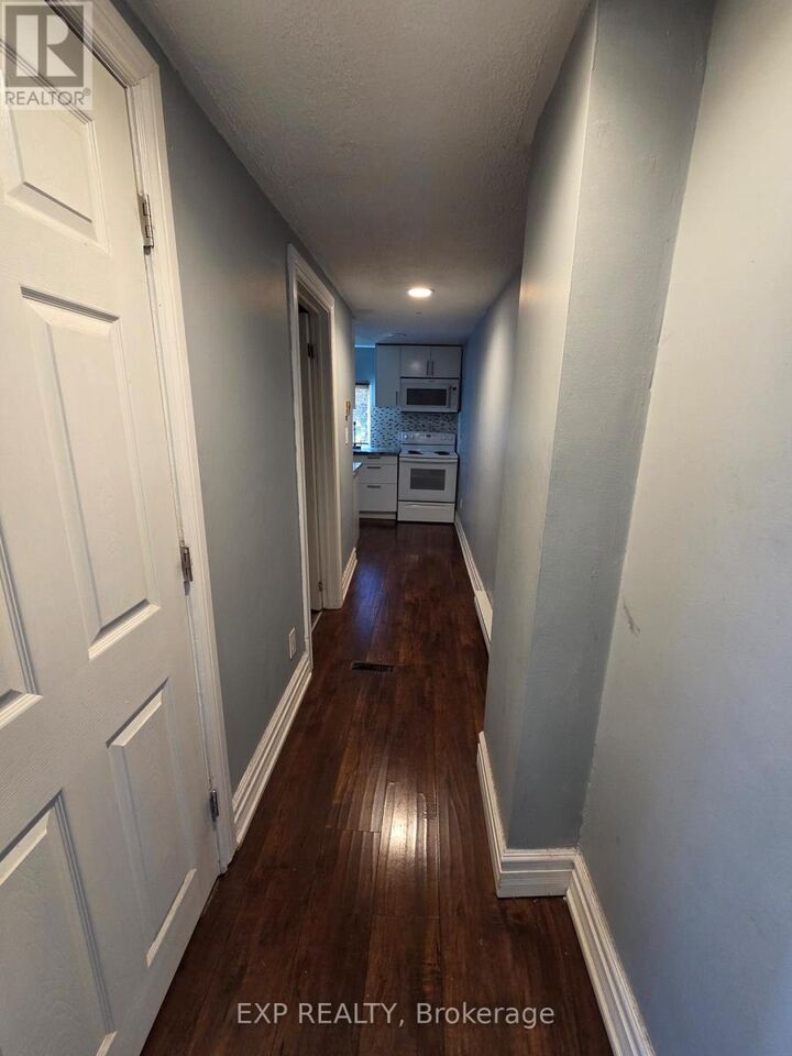 Property Photo:  2021 Edinburgh Drive 2  ON L7R 2C8 