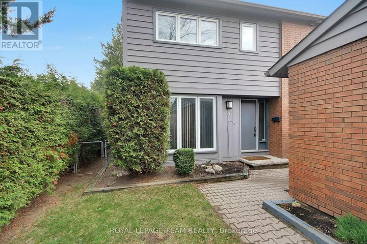 Property Photo:  6 Burnetts Grove Circle  ON K2J 1N6 