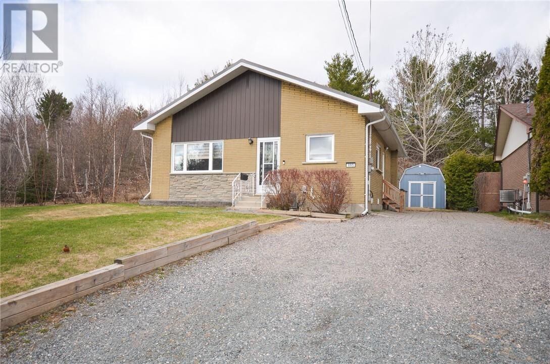 Property Photo:  895 Brookfield Avenue  ON P3A 4K3 