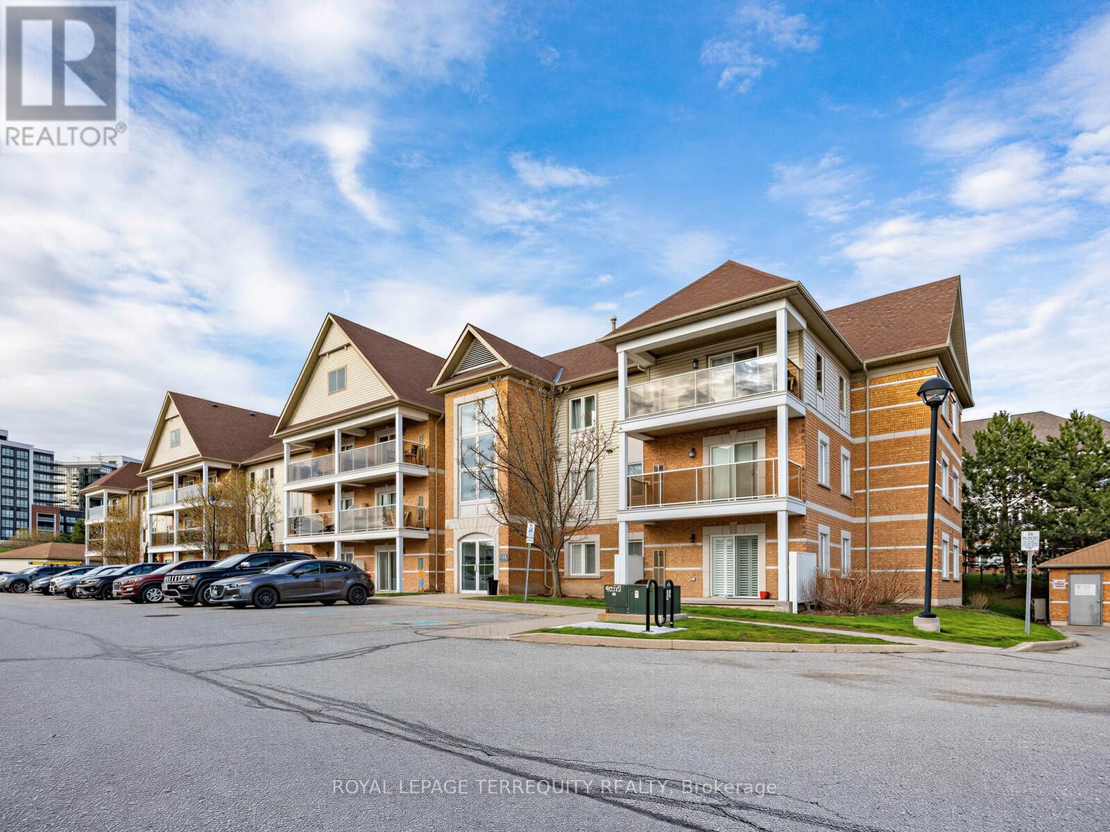 Property Photo:  124 Aspen Springs Drive 102  ON L1C 0G8 