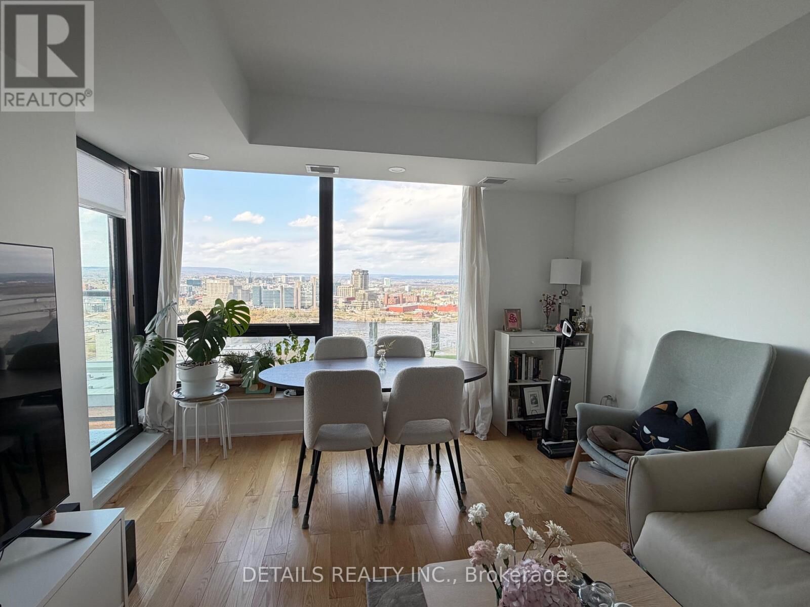 Property Photo:  340 Queen Street  ON K1R 5A5 