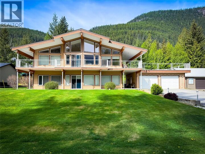 309 Kootenay Street — photo 1