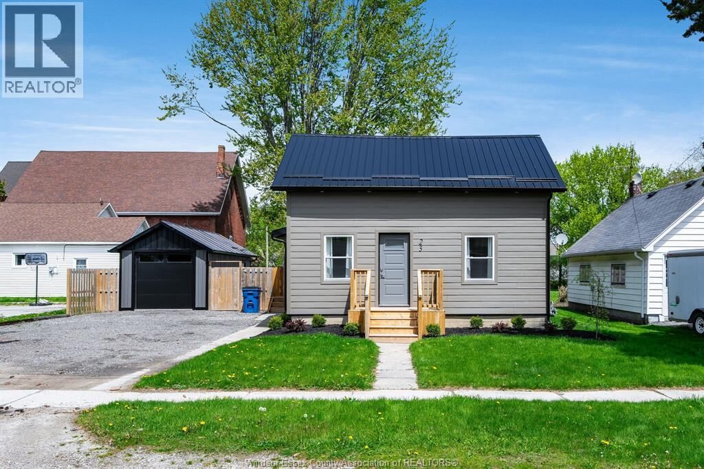 Property Photo:  23 Buchanan Street  ON N0P 2P0 