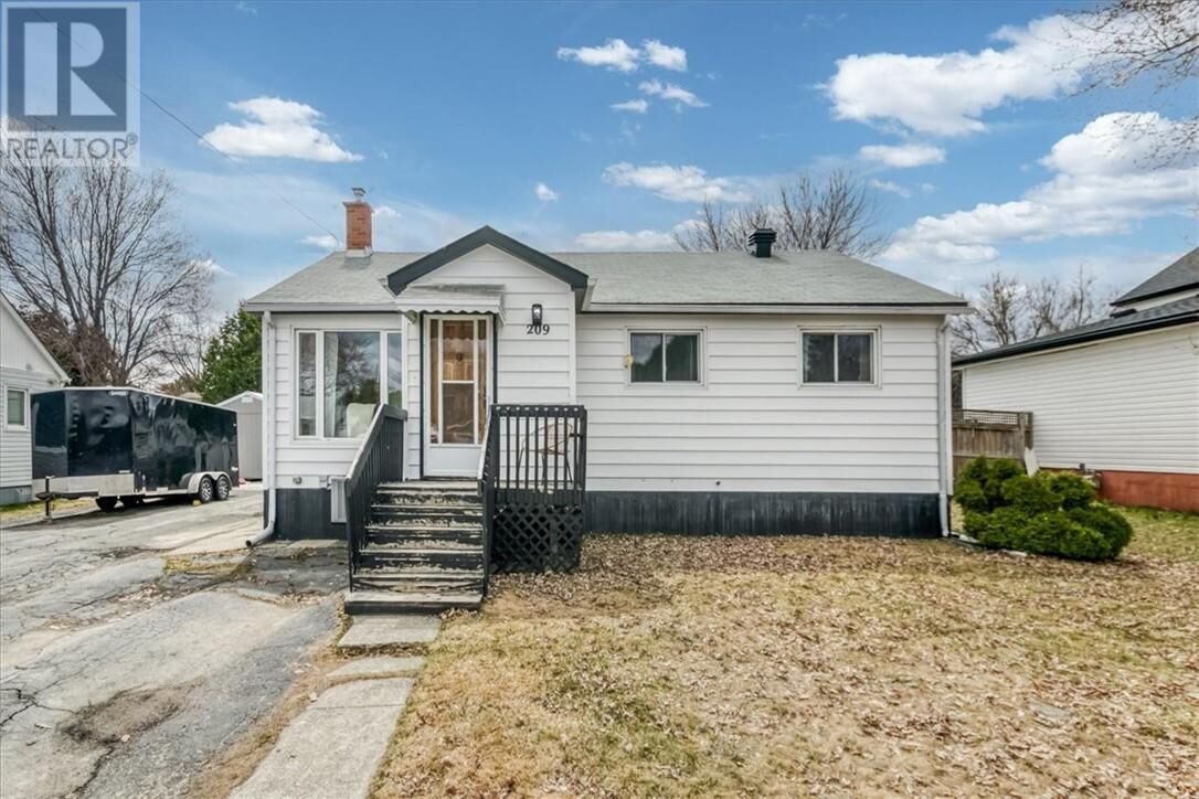 Property Photo:  209 Second Avenue  ON P3Y 1M2 