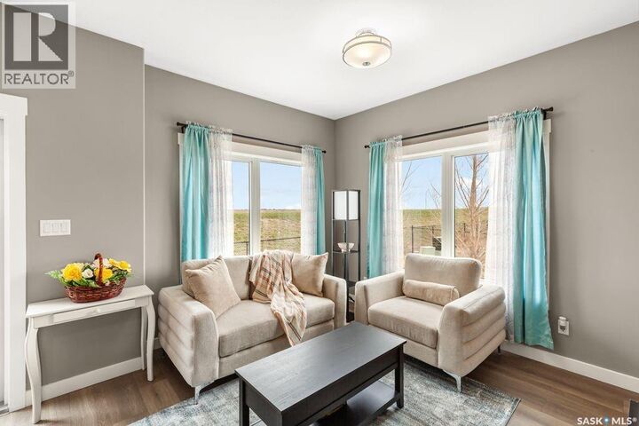 Property Photo:  37 510 Kloppenburg Crescent  SK S7W 0X8 