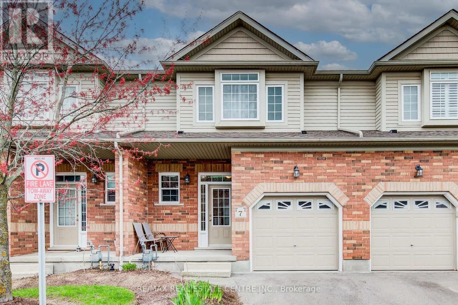 Property Photo:  330 Dearborn Boulevard 7  ON N2J 4Y9 