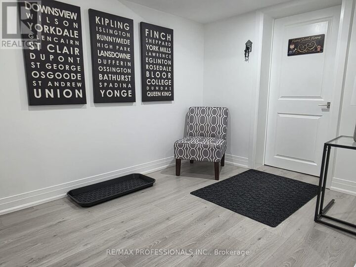 Property Photo:  19 Greencoat Road  ON M9B 4V1 