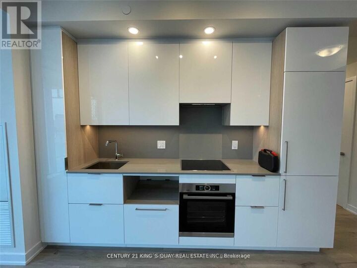 Property Photo:  28 Freeland Street 1008  ON M5E 0E3 