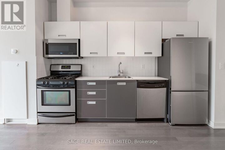 Property Photo:  60 Bathurst Street 811  ON M5V 2P4 