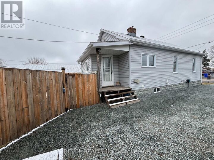 Property Photo:  104 Cecil Avenue  ON P0N 1H0 